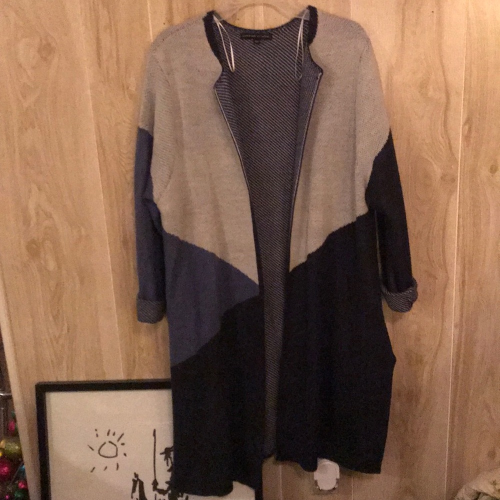 Color block open front duster with pockets. EUC